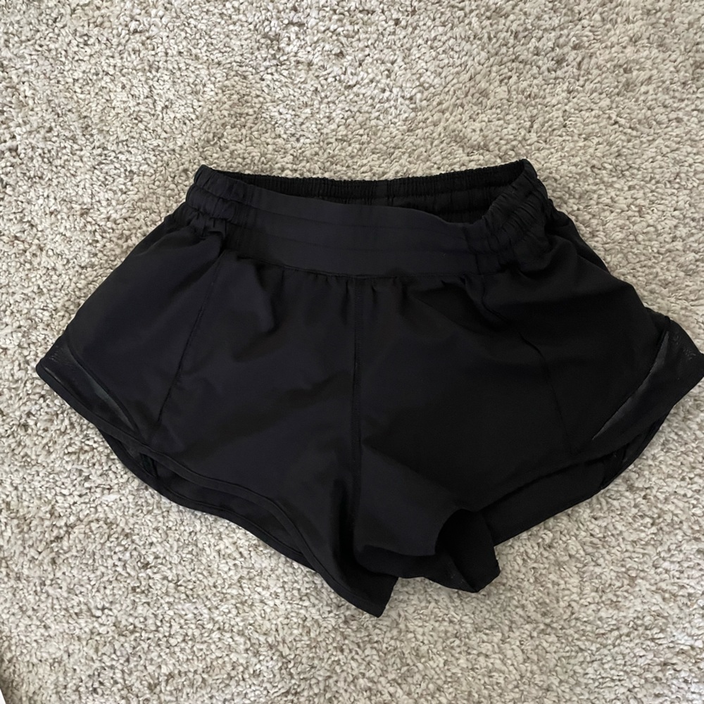 Lululemon Hotty Hot shorts 2.5”